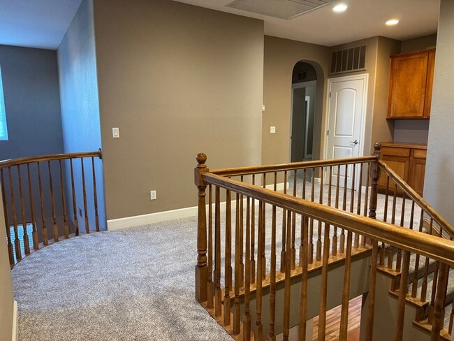 Building Photo - Lincoln Crossing 6 bedroom home with new carpet!