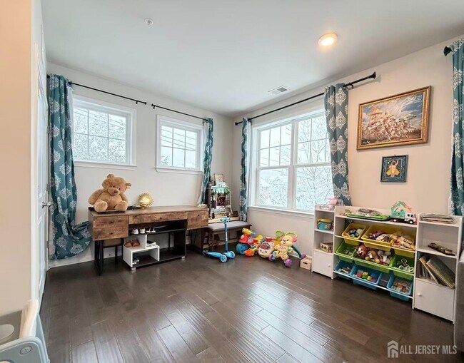 Building Photo - 102 Dickson Ct