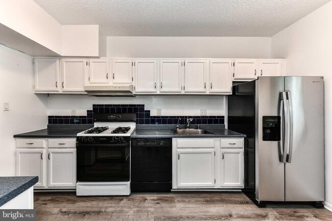 Building Photo - 11831 Shire Ct