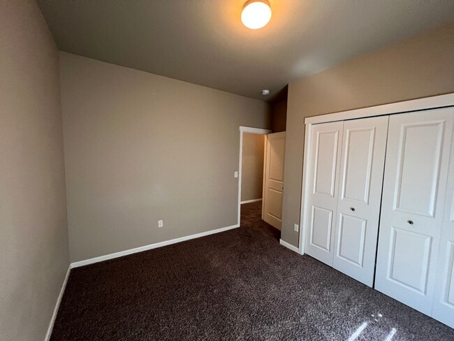 Building Photo - Single level home in NE Bend off Cooley!