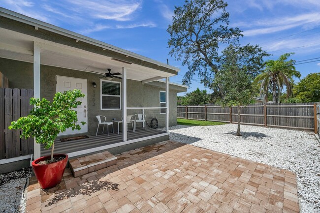 Building Photo - Charming Two-Bedroom Home with a Fenced Ba...