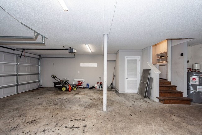 Building Photo - 4 Bedroom, 2.5 Bathroom Home in Tall Pines...