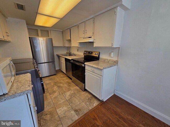 Building Photo - 1729 Leisure Way