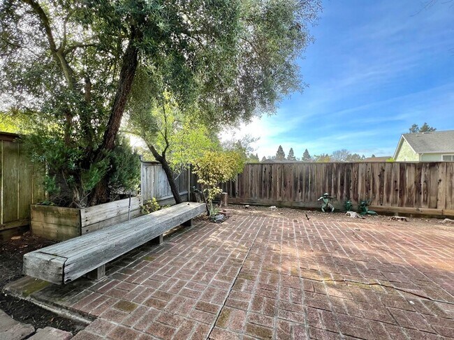 Building Photo - Three Bedroom Napa Condo on River Walk