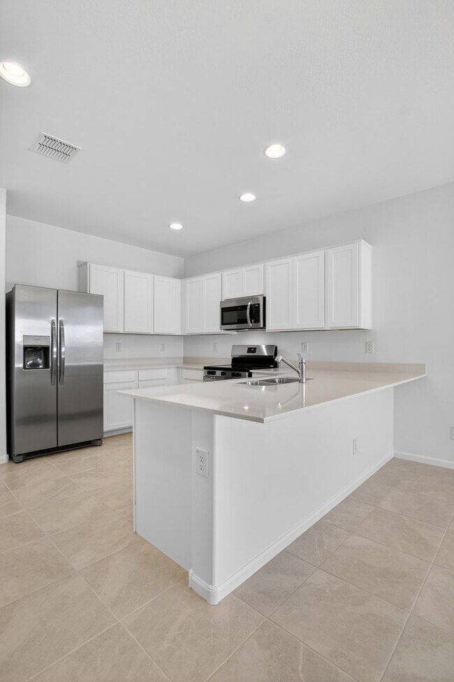 Building Photo - Modern 3BR Living with Resort-Style Amenities in Magma Vista Ranch