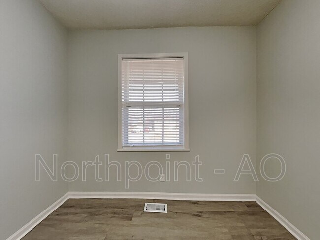 Building Photo - 9652 Ditman Way