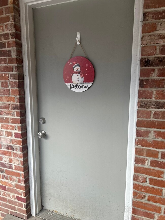 Building Photo - 145 Main St