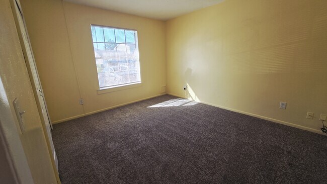 Building Photo - 1715 Bentley Blvd