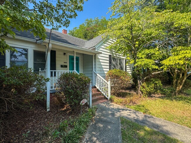 Building Photo - Charming 2 Bed 1.5 Bath Home in Haymount