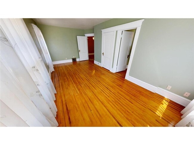 Building Photo - 216 Litchfield Ave SE