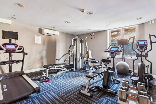 Building Photo - 915 Madison St