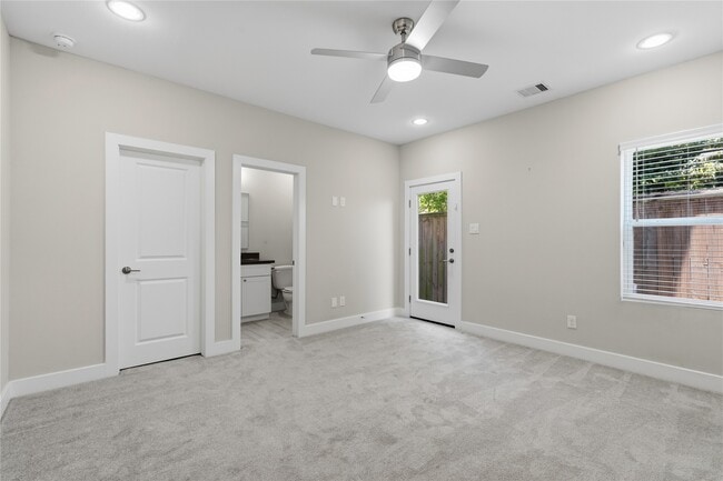 Building Photo - 12080 East Fwy