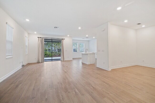 Building Photo - Estancia 3-Bed Retreat in Wesley Chapel wi...