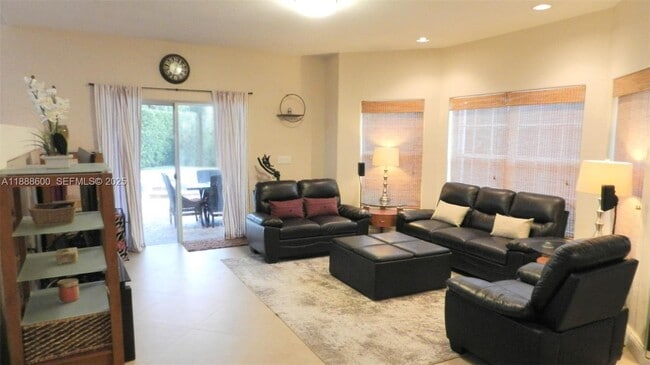 Building Photo - 210 La Costa Ct