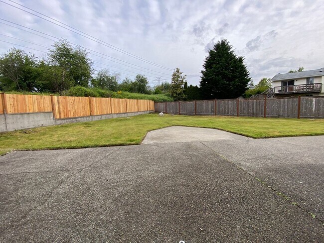 Building Photo - Charming 3-Bed, 2-Bath Home in Prime Feder...