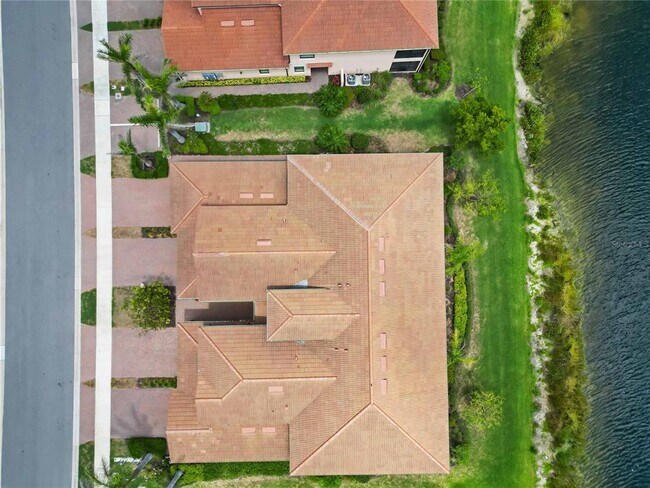 Building Photo - 10805 Tarflower Dr