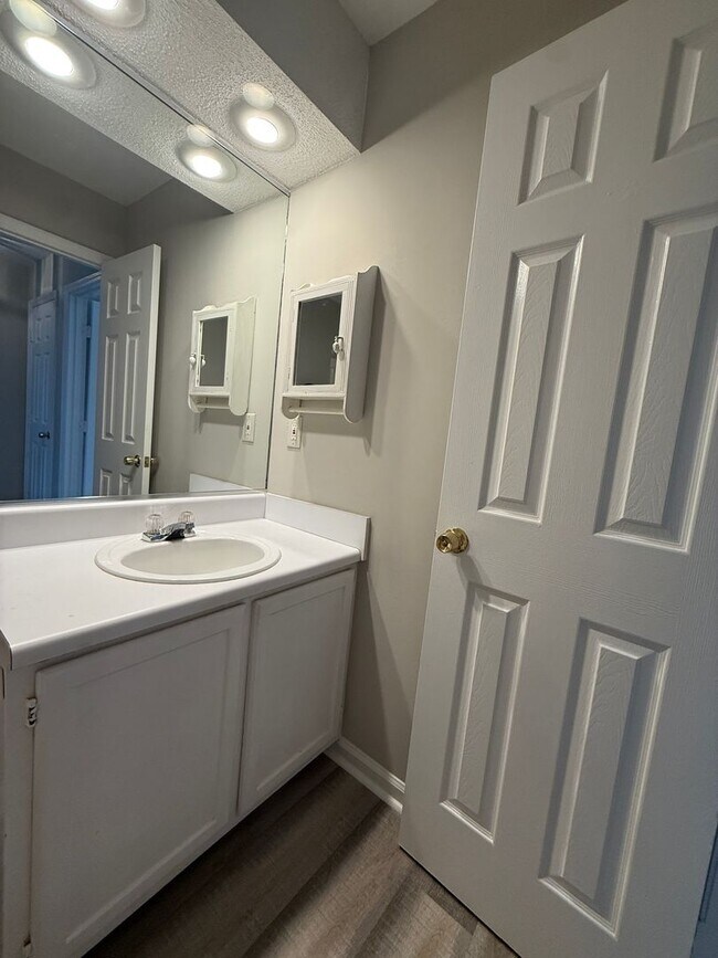 Building Photo - 2BR/1.5 BATH Townhome in Augusta/Martinez - water & trash included