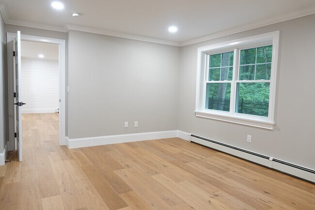 Building Photo - 4 Mill Pond LN