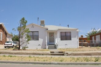 Building Photo - MINUTES FROM FORT BLISS!!