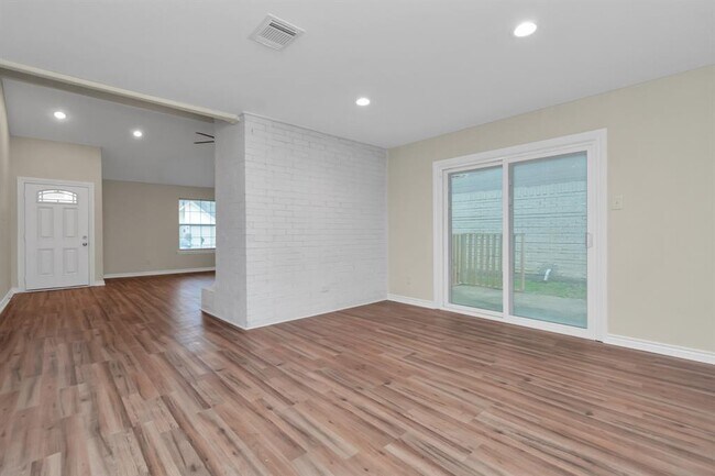 Building Photo - 1422 Hunters Park Dr