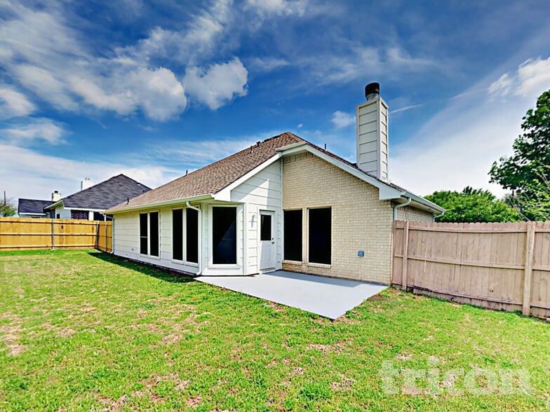 Building Photo - 1508 Manitoba Ln