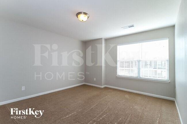 Building Photo - 1541 Weatherend Dr