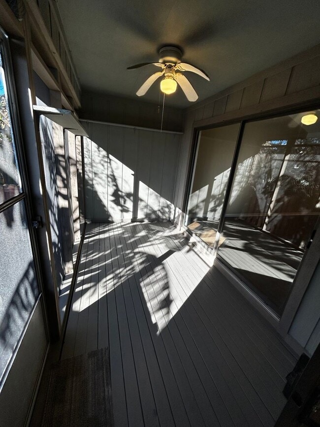 Building Photo - 1005 11th Ct