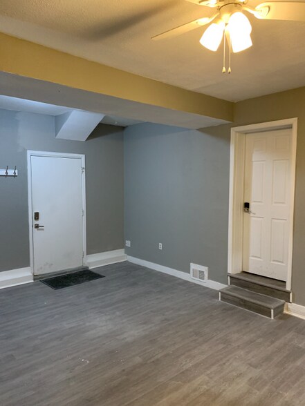 Building Photo - 7943 York St