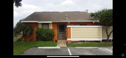 Building Photo - SILVER PARK VILLAS