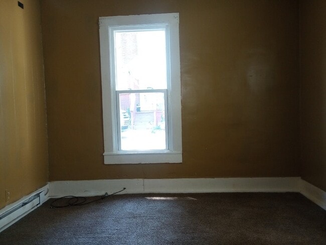 Building Photo - 2 Bedroom 1 Bathroom