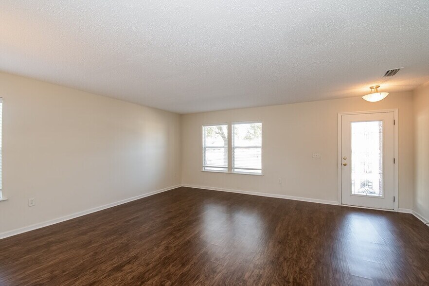 Building Photo - 11558 Brian Lakes Dr N