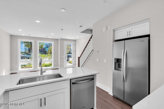 Building Photo - 201 Sunset Ave