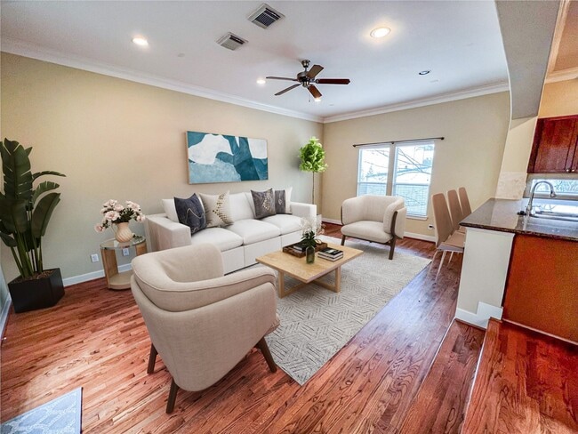 Building Photo - 1138 W 26th St