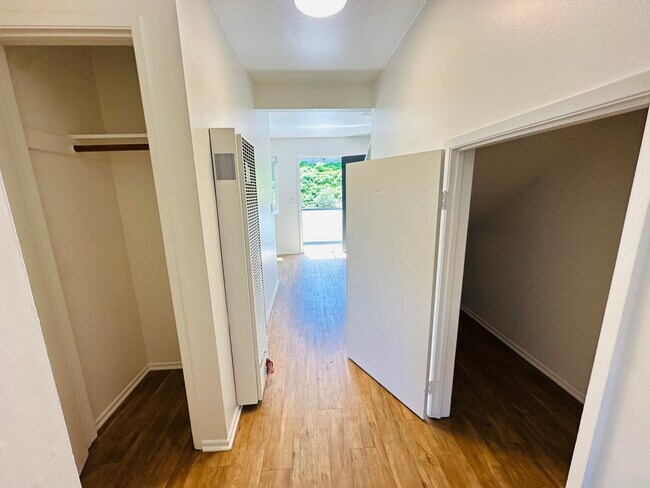 Building Photo - 201 Ladera St