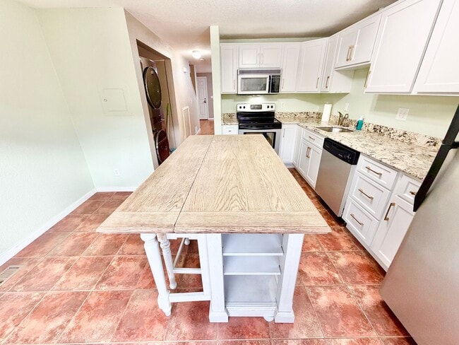 Building Photo - Wheat Ridge 2-story