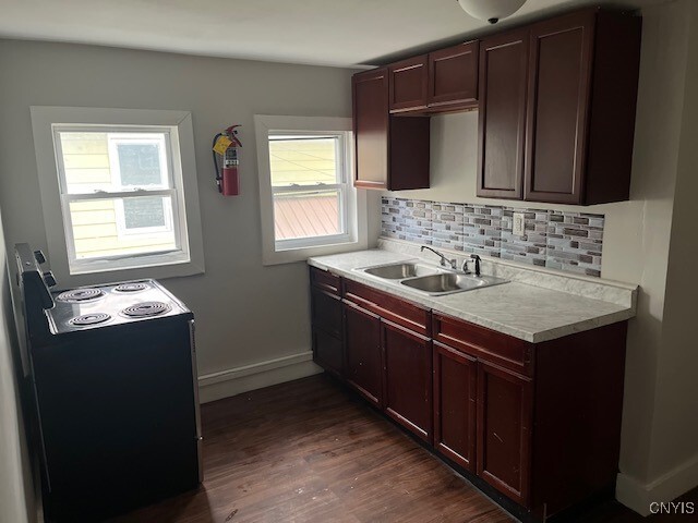 Building Photo - 124 River St