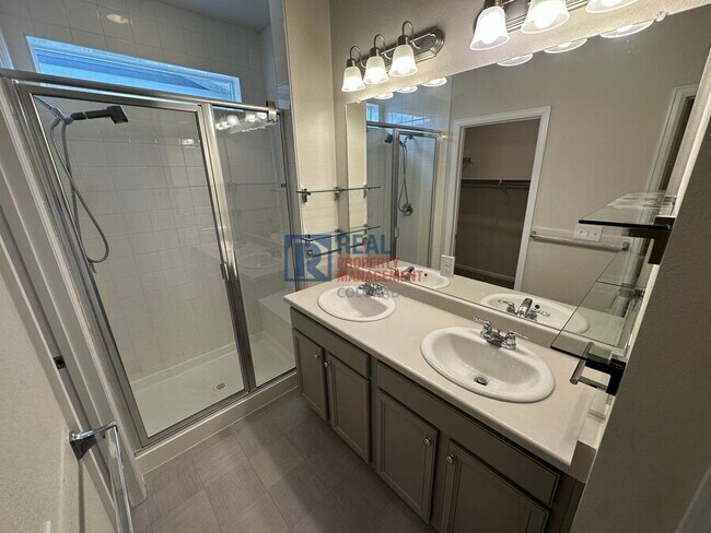 Building Photo - 6634 N Cathay St