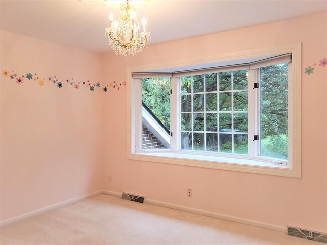 Building Photo - W280N1690 Golf View Dr