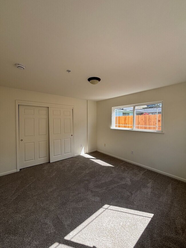 Building Photo - P32000