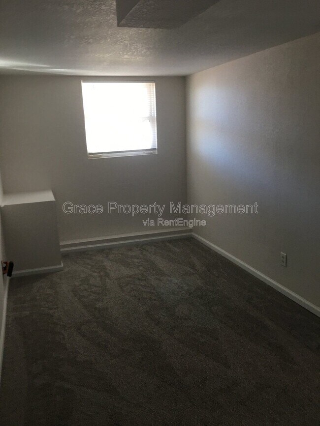 Building Photo - 574 W 91st Dr