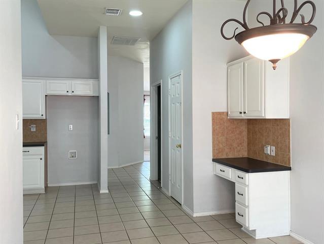 Building Photo - 5325 Comanche Wells Dr
