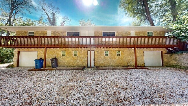 Building Photo - 32 Marion St