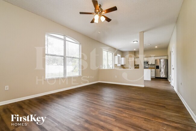 Building Photo - 12734 Kings Lake Dr