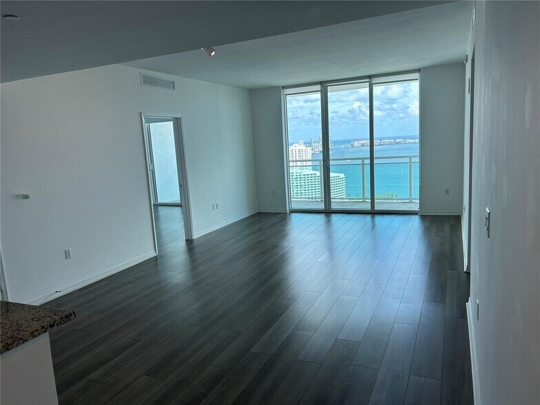 Building Photo - 951 Brickell Ave