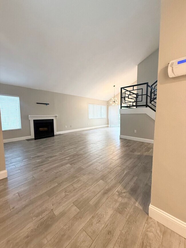 Building Photo - 621 Landings Pl