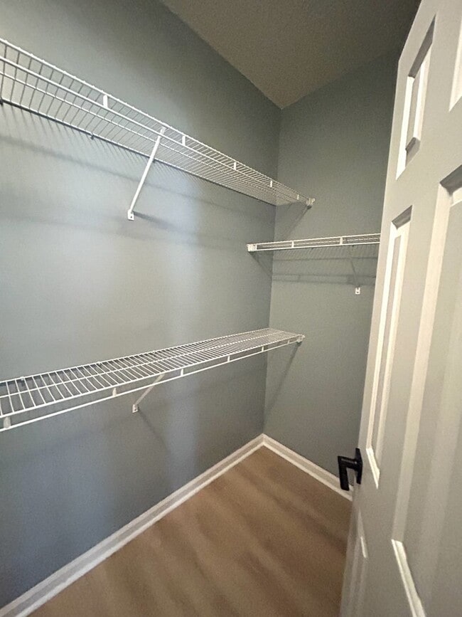 Building Photo - Spacious 3BR/2BA home in the highly desire...