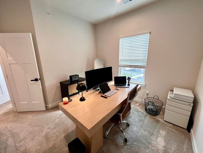 Building Photo - Canonsburg - 3 Bedroom 2.5 Bathroom Townhome For Rent