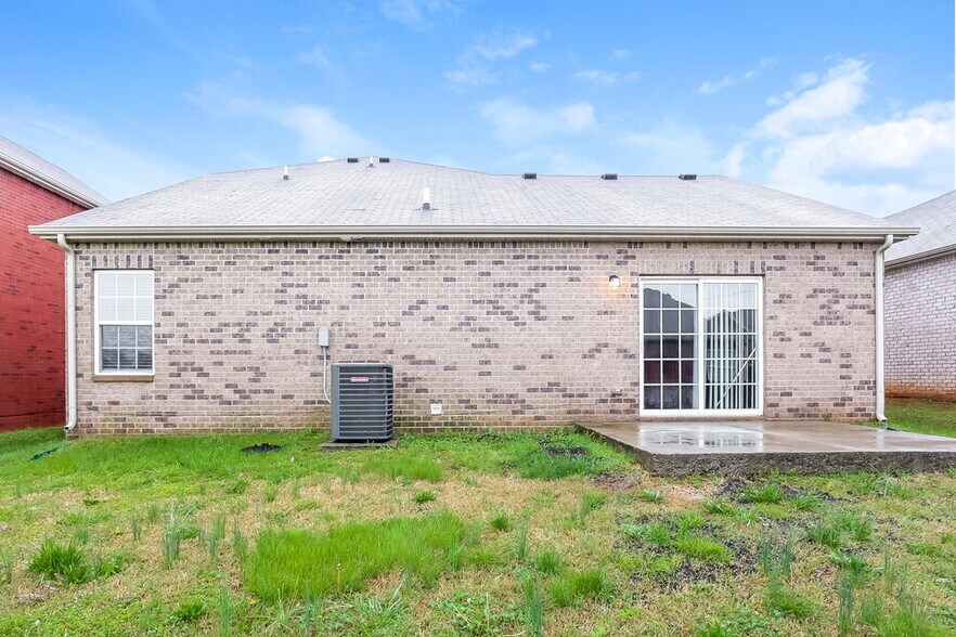 Building Photo - 321 Birchclay Point N