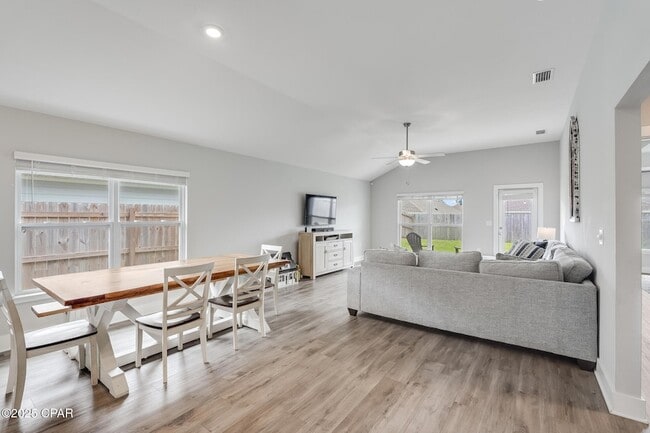 Building Photo - 230 Bayou Bend Ln
