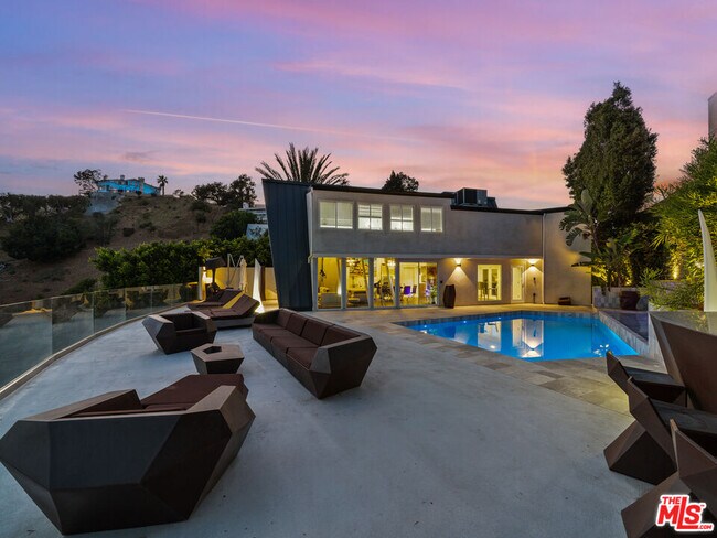 Building Photo - 8460 Cole Crest Dr